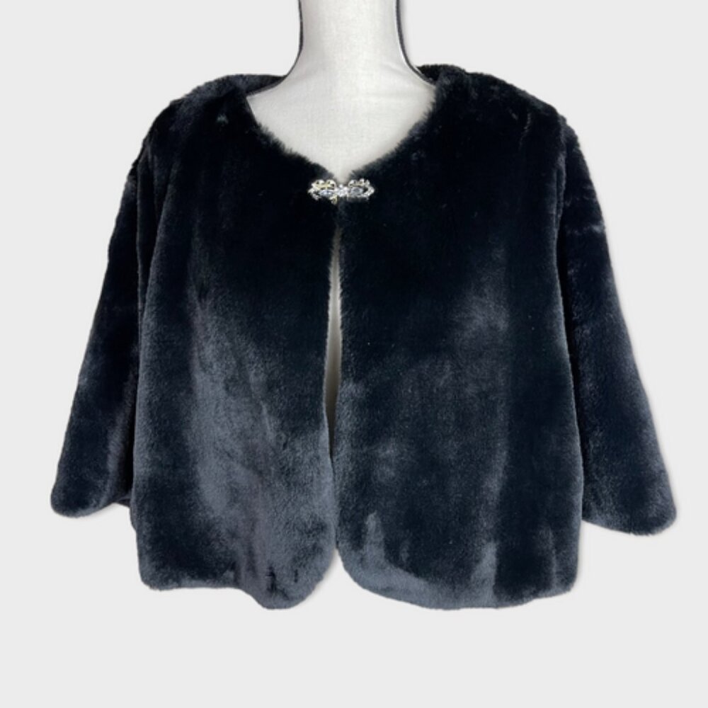 EUC Haani Womens Formal Black Cape Faux Fur w/Rhinestone Size 1x